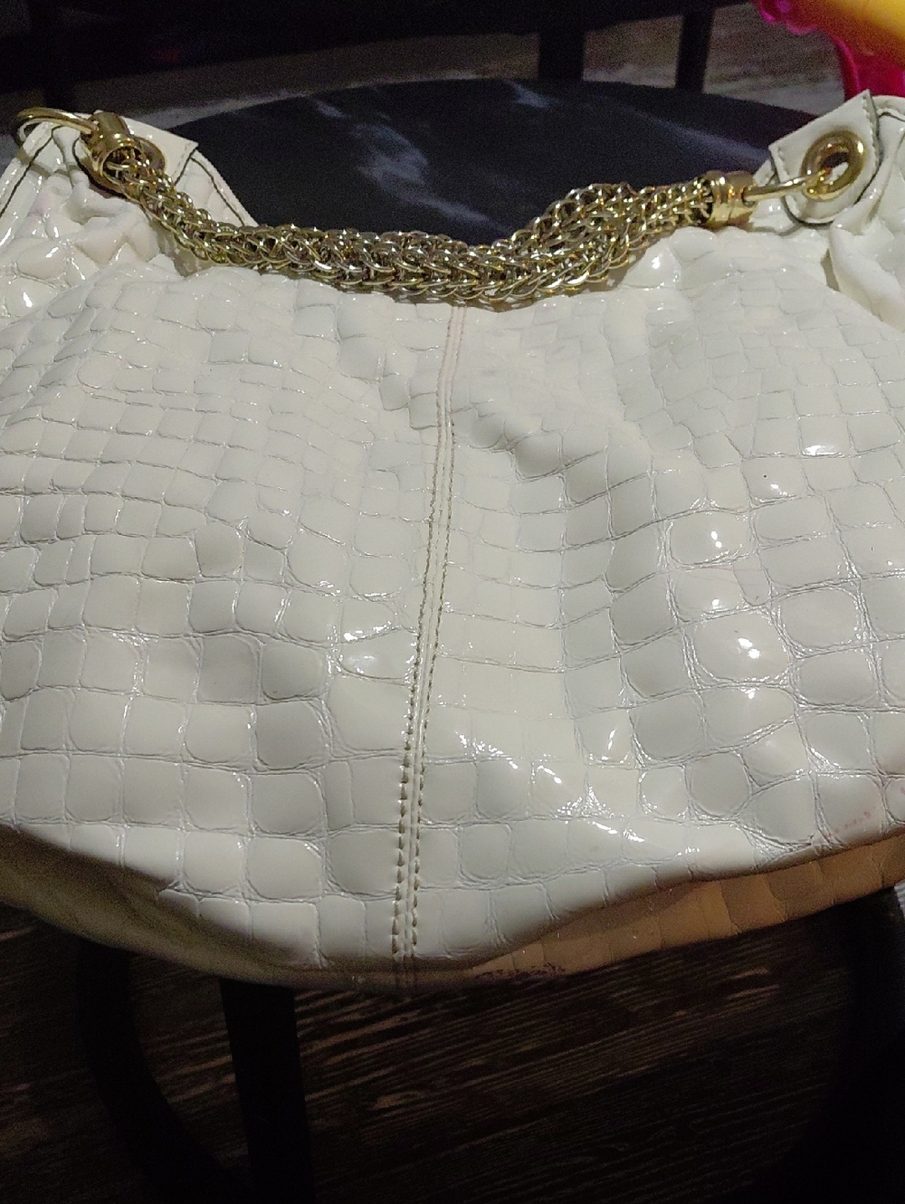 ￼

This is an Antonio Melani cream patent leather shoulder bag Croc Print